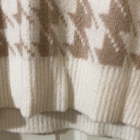 Houndstooth Pattern Sweater - Picture 3 of 4